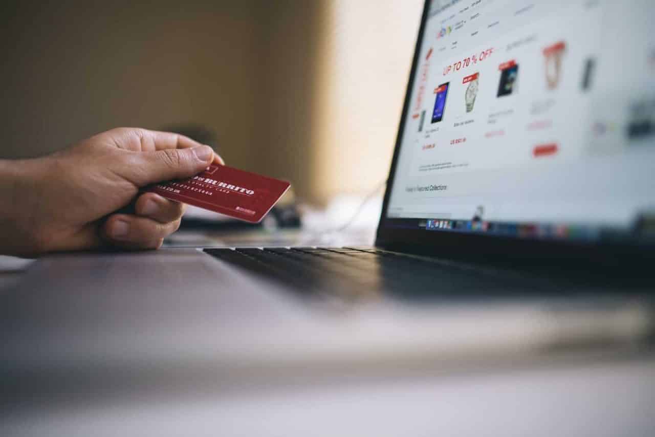 Contoh website e-commerce